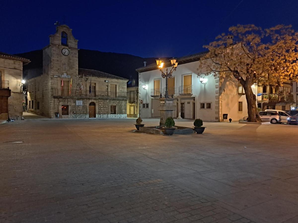 La Encina Del Abuelo La Adrada Exterior foto